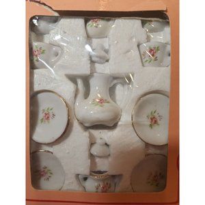 Vintage 1986 Summco 13piece Bone China Tea Pot / Cup Set -Taiwan